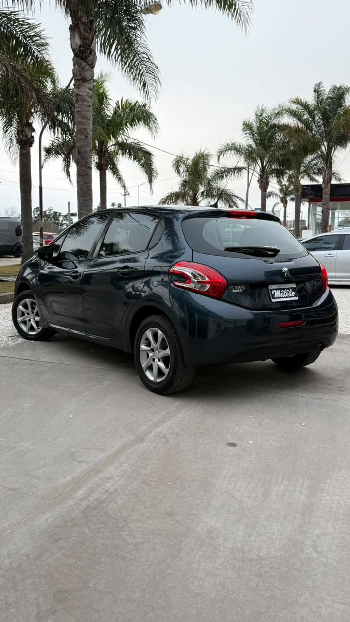PEUGEOT - 208   ALLURE   TOUCHSCREEN    1.5  - MANUAL - 2016